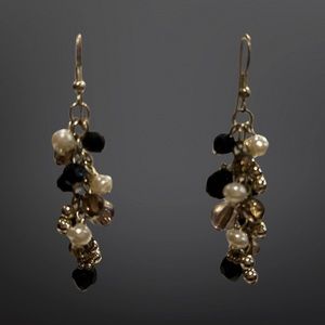 Black, Gold, Cream & Smoky Beads Create this Wonderful Cascade of Shimmer